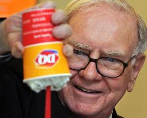 Unii sunt gata sa plateasca un milion de dolari pentru a lua masa cu Warren Buffett