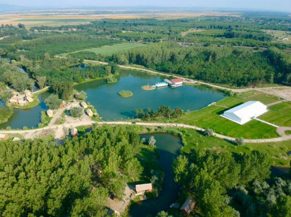 S-a deschis cel mai mare parc de agrement din Romania. Cat costa distractia in "Zaga Zaga" Resort