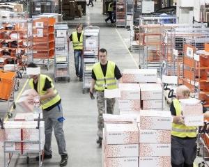 Retailerii online din Germania, criticati pentru conditiile de munca oferite angajatilor