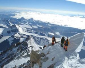 Incalzirea globala ar putea face ca Everestul sa ramana fara zapada