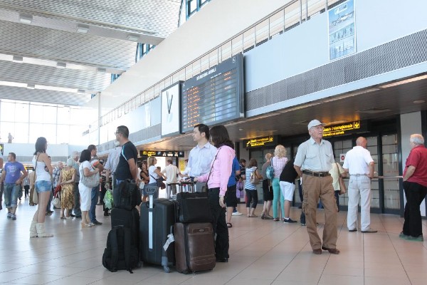 TAROM reia mai multe zboruri internationale. Lista destinatiilor