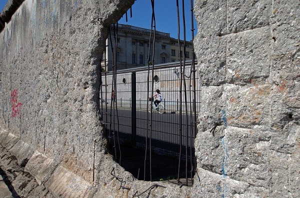 30 de ani de la caderea Zidului Berlinului