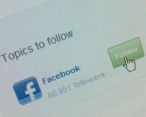 Facebook a lansat butonul