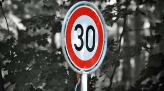 Amenzi pentru viteza 2022: cat platesti, daca incalci limitele de viteza, in Romania
