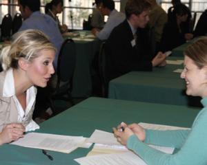 5 intrebari pe care orice firma mica ar trebui sa le puna candidatilor la interviul de angajare