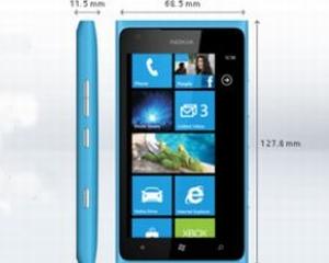 Nokia a ieftinit cu 50% Lumia 900. Investitorii considera ca acesta este semnul disperarii