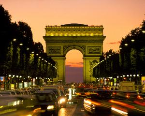 Champs-Elysees a redevenit cea mai scumpa strada din Europa
