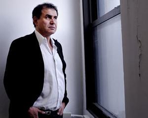 Roubini bate cu pumnul in masa: Grecia trebuie sa intre in incapacitate de plata si sa renunte la euro