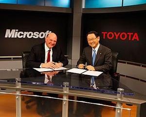 Microsoft va conduce Toyota pe autostrada internetului