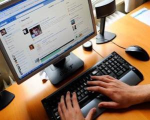O adolescenta primeste de la tatal sau 200 dolari pentru a-si dezactiva contul de Facebook