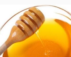 Pretul mierii va creste cu doar 10 - 15%, desi productia s-a injumatatit