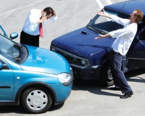 Cei mai periculosi soferi: trec pe rosu si se urca bauti la volan