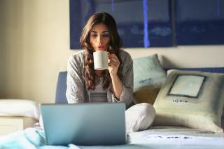 Angajatii incep sa se sature de munca exclusiv online