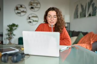Cum sa-ti diversifici sursele de venit: idei pentru profesionisti in orice domeniu