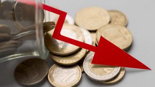 Economia Romaniei se clatina! Curg avertismentele cu privire la crizele care ne pot lovi, de la criza bugetara la criza valutara