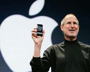 Aaron Sorkin va regiza un film despre viata lui Steve Jobs