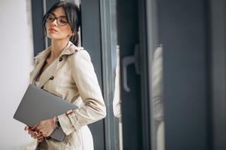 Cum trebuie sa se imbrace o femeie angajata la birou, ca sa fie mai respectata