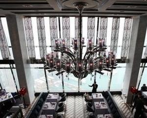 Cel mai inalt hotel din lume s-a deschis in Hong Kong
