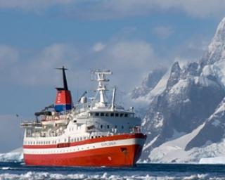 Angajatorii din Antarctica si Insulele Caraibe cauta medici, bucatari, mecanici si dansatoare