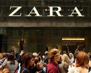 Zara isi schimba strategia vanzarilor