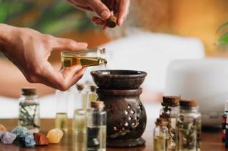 Aromaterapia cu uleiuri esentiale pure: O cale spre sanatate si echilibru emotional