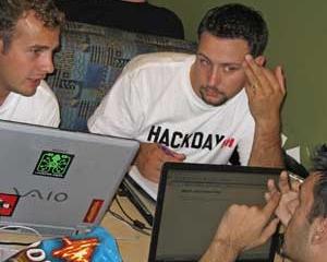 Hackerii au sustras 450.000 de adrese email si parole din baza de date a Yahoo!