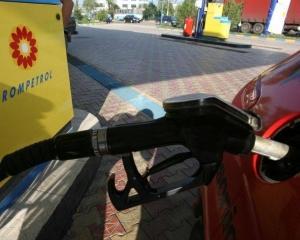 Rompetrol scumpeste benzina din cauza aprecierii dolarului