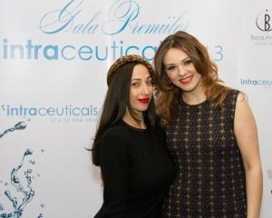 Mirela Paduraru, premiata de Gina Brooke, make-up artistul Madonnei, la Gala Premiilor Intraceuticals