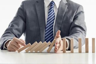 Firmele romanesti merg in regim de avarie! Companiile acuza un impact economic sever, investitii amanate si decizii suspendate