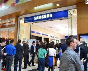 Samsung a inaugurat primul magazin in Romania