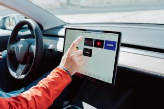 Gata cu ecranele digitale din masini?: noile standarde NCAP