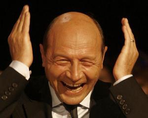 Opozitia se seziseaza, Basescu nu se deranjeaza