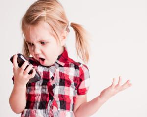Este copilul tau pregatit pentru a avea un telefon mobil?