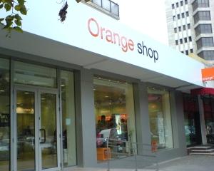 Orange a reamenajat 11 magazine cu peste 1,3 milioane de euro 