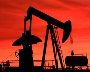 Studiu: Pretul petrolului ar putea creste, din cauza vremii nefavorabile si a crizei datoriilor europene