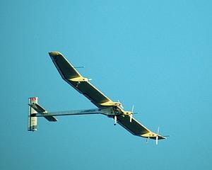 Avionul Solar Impulse stabileste un record de zbor intercontinental