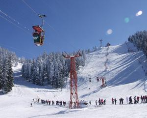 Reduceri de 30% la transportul pe cablu pentru schiorii din Poiana Brasov