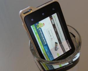 Telefonul Sony Ericsson Xperia active, medaliat cu aur la premiile de design iF