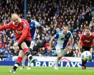 Bucata de gazon de pe care Rooney a marcat golul in meciul cu Blackburn Rovers este scoasa la licitatie