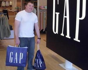 Retailerul vestimentar Gap va cumpara lantul de magazine Intermix pentru 130 milioane dolari
