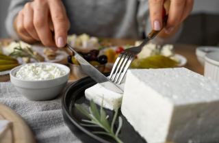 Fabricarea branzei, intre mestesug si precizie. Ce trebuie sa stii daca vrei sa produci branza de calitate