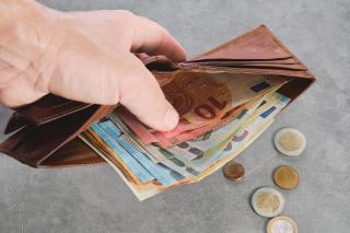 Euro devine mai scump ca oricand in istoria sa: urmeaza ani de