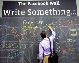 Facebook vrea sa petrecem si mai mult timp pe site