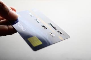 Banca din Romania care a lansat in colaborare cu Mastercard - Touch Card - un card conceput pentru persoanele cu deficiente de vedere si nevazatori
