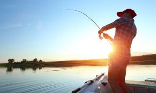 Navigand in apele legale: Ghidul complet pentru obtinerea permisului de pescuit sportiv recreativ in 2024