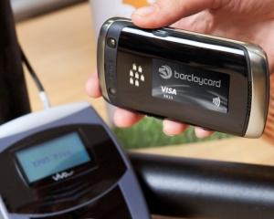 Cardul de credit, transformat in abtibild de Barclaycard