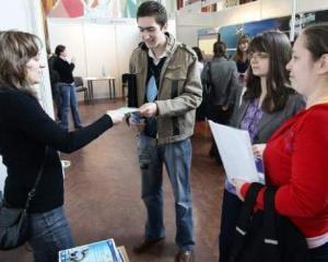 Esti tanar si cauti un loc de munca pentru sezonul estival? In Marea Britanie poti castiga un salariu de pana la 2.000 de lire