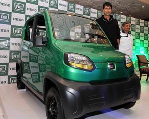 Bajaj Auto a lansat un rival pentru Tata Nano
