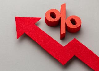 Tezaur vs. Fidelis: Unde castigi mai mult daca investesti 10.000 de lei in 2025?