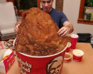Un antreprenor chinez a incercat sa cumpere produse KFC in valoare de 22.000 de dolari, in semn de protest